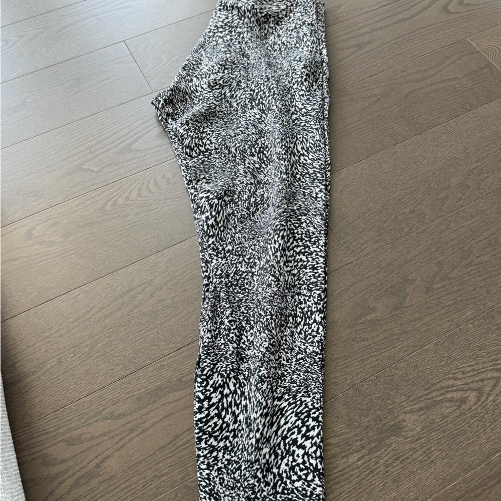 lululemon athletica instill high rise 25” Black and White Leggings